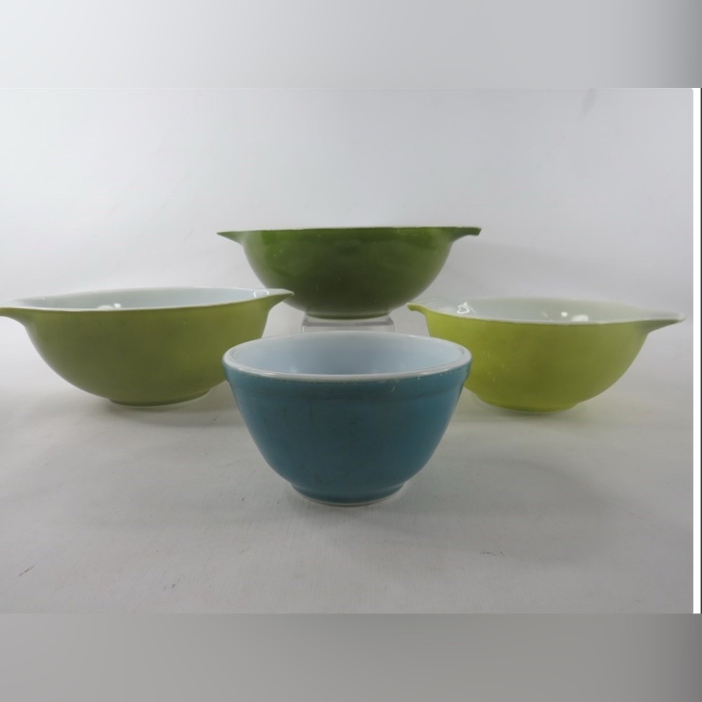 "Vintage" Pyrex Bowls Lot of 4 [C746] - Picture 3 of 12